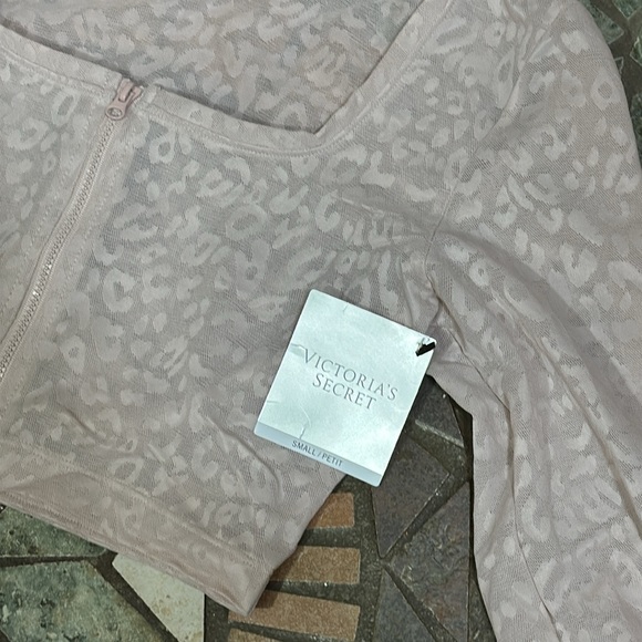 Victoria’s Secret Sheer Crop Top and Leggings Set - Picture 3 of 4